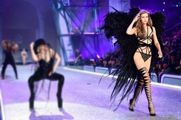 Gigi Hadid Flawlessly Handled A Wardrobe Malfunction During The 2016 Victoria's Secret Fashion Show