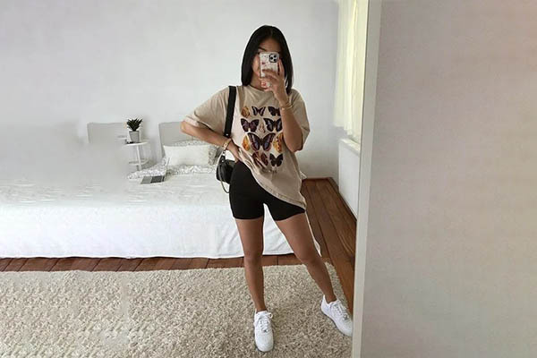 Oversized graphic tee, cycling shorts & sneakers