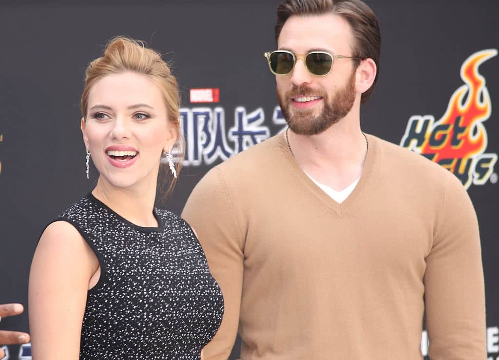 Scarlett Johansson And Chris Evans