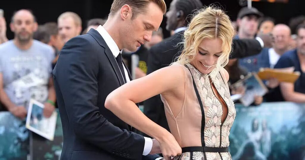 Skarsgård Assisted Robbie During A Red Carpet Wardrobe Malfunction